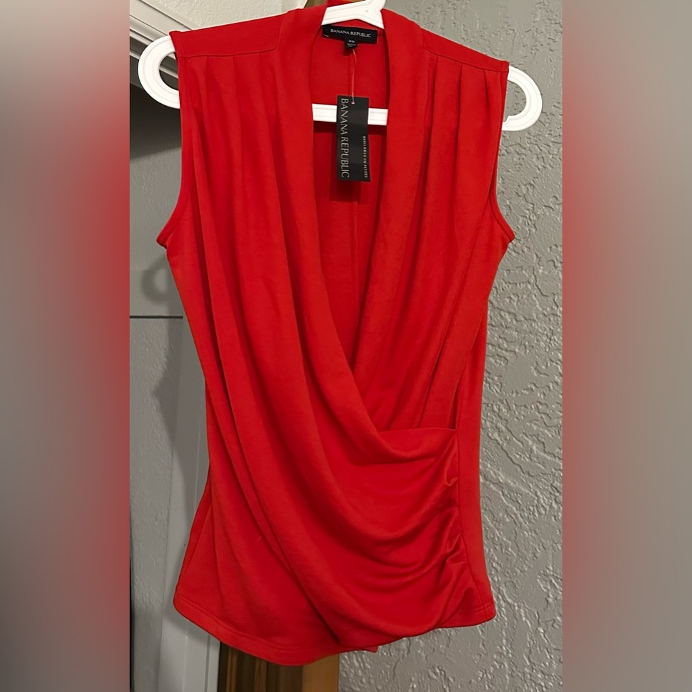 New with tags Banana Republic red sleeveless shirt